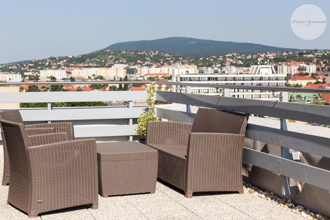 Sky Panorama Apartman Pecs Bagian luar foto