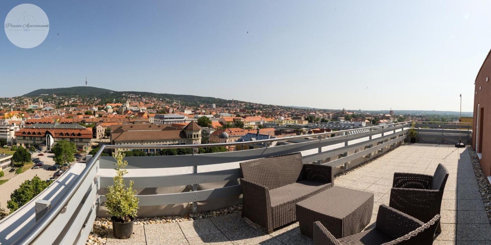 Sky Panorama Apartman Pecs Bagian luar foto